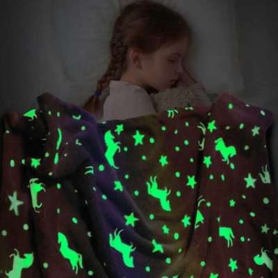Világító takaró, unikornis mintával