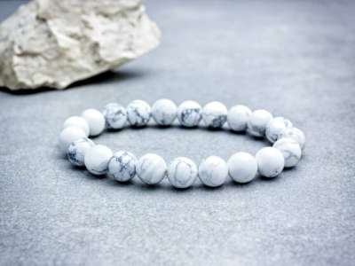 Howlit ásvány karkötő
