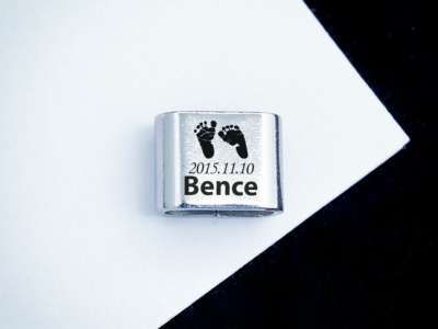 Láblenyomat egyedi MoMents acél medál