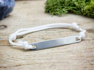 Gravírozható lapbetétes fehér microcord karkötő