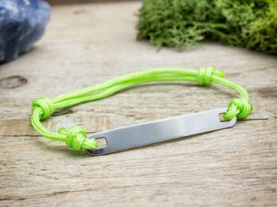 Gravírozható lapbetétes zöld microcord karkötő