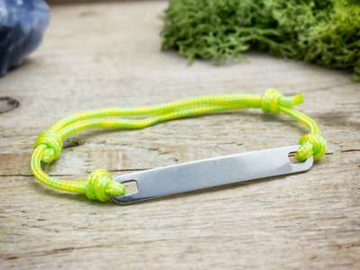 Gravírozható lapbetétes zöld mintás microcord karkötő