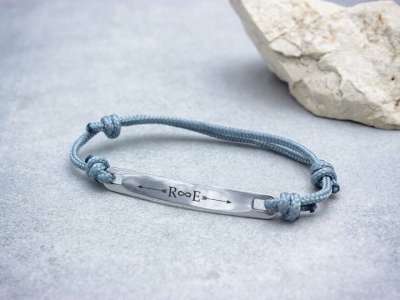 Egyetlen egyedi lapbetétes szürke microcord karkötő