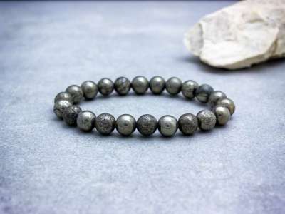 Ébredő erő pirit ásvány karkötő