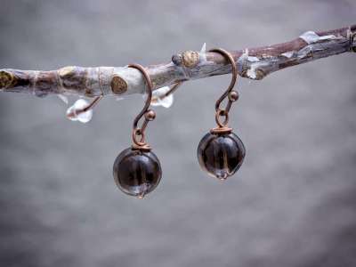 Füstkvarc lógós réz drót fülbevaló 8mm