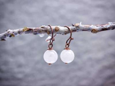 Rózsakvarc lógós réz drót fülbevaló 8mm