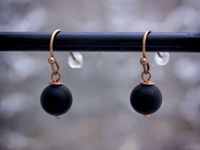 Matt ónix lógós réz drót fülbevaló 8mm