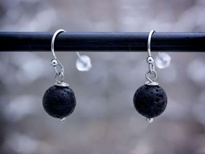 Láva lógós drót fülbevaló 8mm