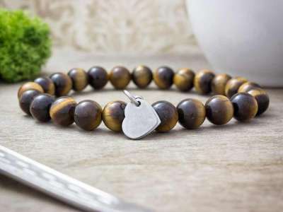 Gravírozható szív acél medálos tigrisszem ásvány karkötő