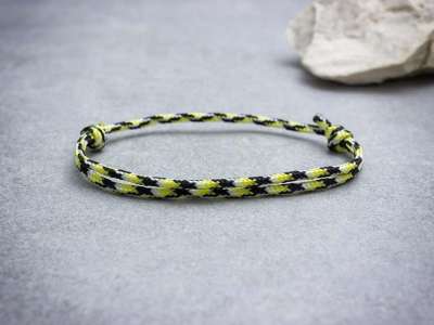 Optimizmus sárga paracord karkötő