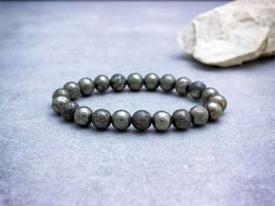 Ébredő erő pirit ásvány karkötő