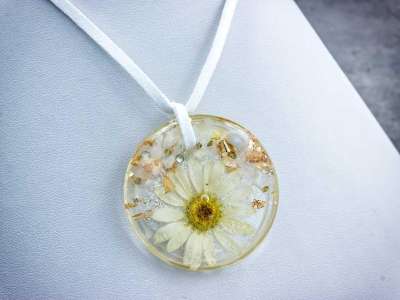 Margaréta műgyanta nyaklánc