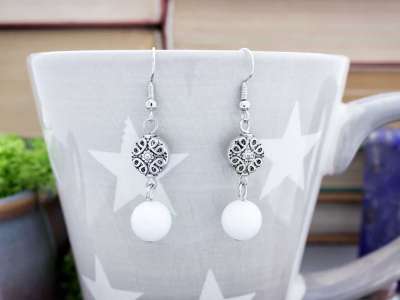 Keleti báj fehér jáde lógós fülbevaló