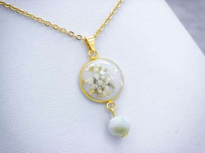 Koszorúslány fehér mézvirág műgyanta nyaklánc