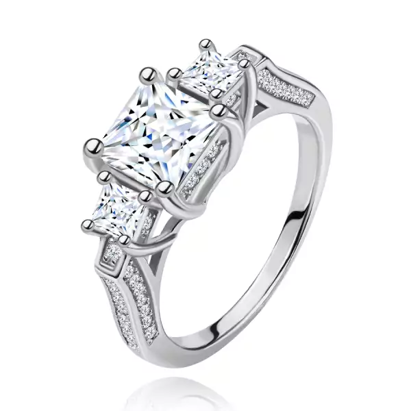 Eljegyzési gyűrű 925 ezüstből, három cirkóniás négyzet, díszített szárak - Nagyság_ 51