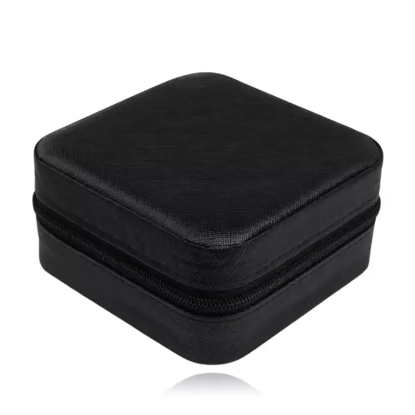 Fekete ékszerdoboz strukturált felülettel és cipzárral
