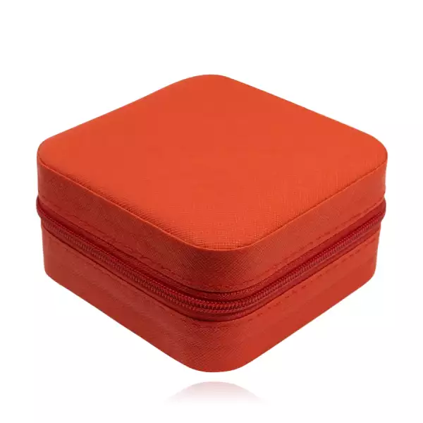 Piros ékszerdoboz strukturált felülettel és cipzárral