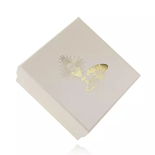 Fehér doboz szettre, arany árnyalatú kehely, kenyér és szőlő motívum