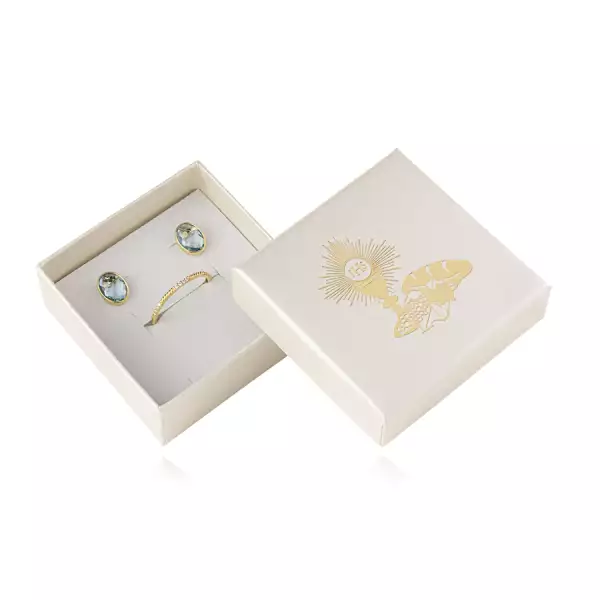 Ajándékdoboz ékszerekhez elsőáldozásra fehér