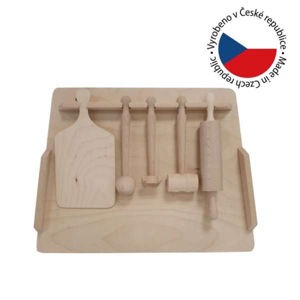 Fából készült gyerek konyhai készlet akasztásra  40x7x 30 cm