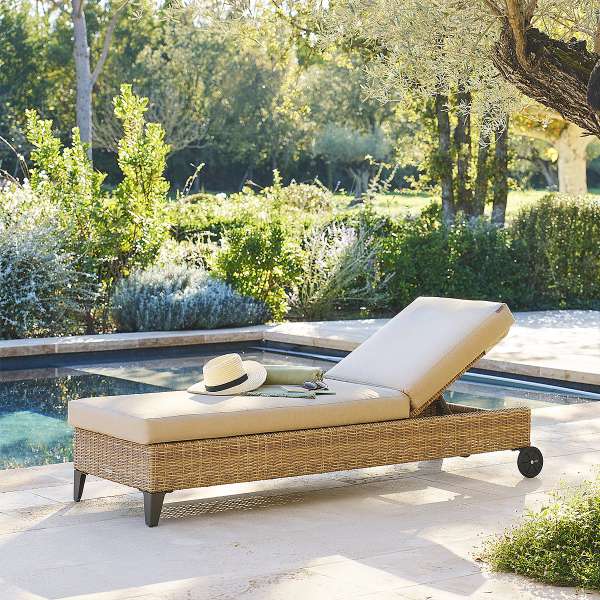 Rattan nyugágy MALIBU párnákkal (bézs-barna)