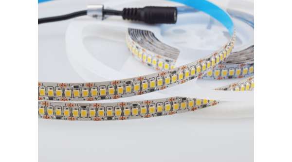 LED szalag MelegFehér beltéri 2835 240LED 22W 2700K 2830lm 2év garancia