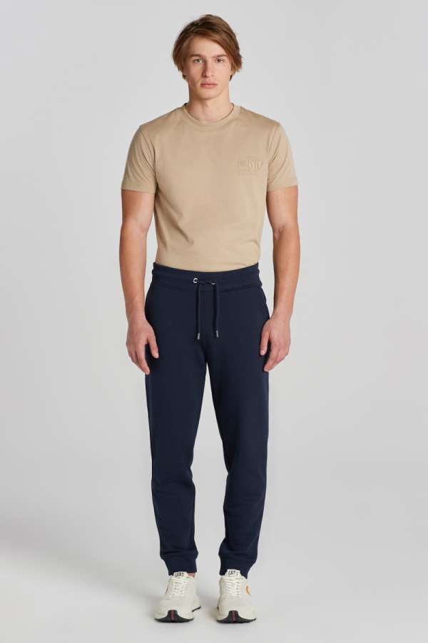 TRÉNINGNADRÁG GANT REG SHIELD SWEATPANTS EVENING BLUE