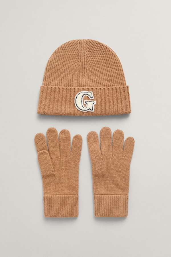 SAPKA ÉS KESZTŰ SZETT GANT G BADGE BEANIE & GLOVES GIFT SET WARM KHAKI