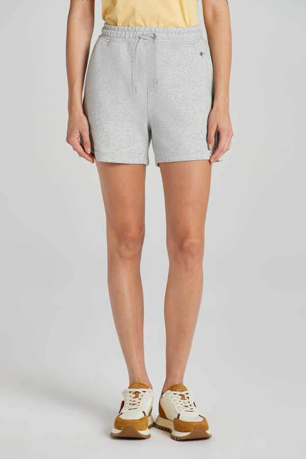 TRÉNINGRUHA RÖVIDNADRÁG GANT REL SHIELD SHORTS LIGHT GREY ELANGE