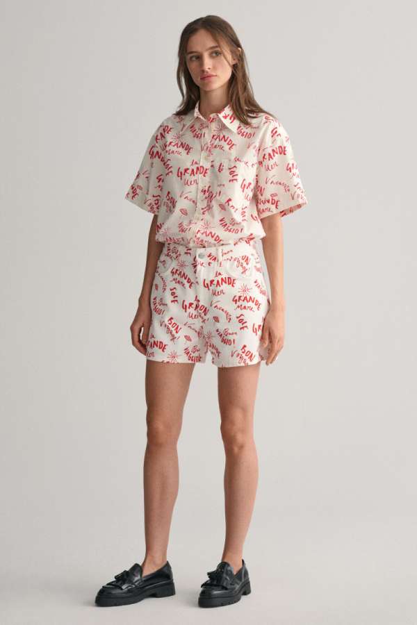 RÖVIDNADRÁG GANT TEXT PRINT JEANS SHORTS BRIGHT RED