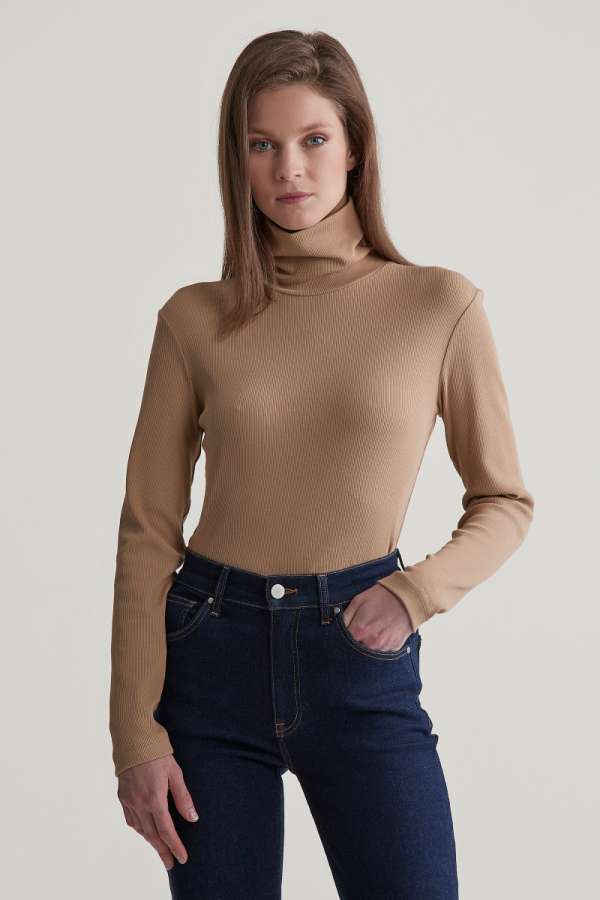 GARBÓ GANT LIM RIB TURTLENECK CARAMEL BEIGE