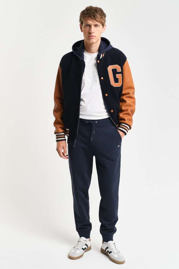 TRÉNINGNADRÁG GANT REG SHIELD SWEATPANTS EVENING BLUE