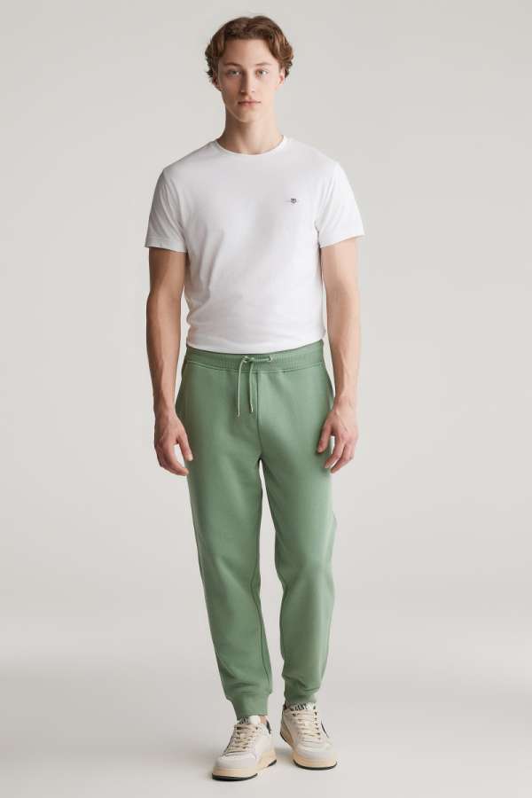 TRÉNINGNADRÁG GANT REG SHIELD SWEATPANTS KALAATA GREEN