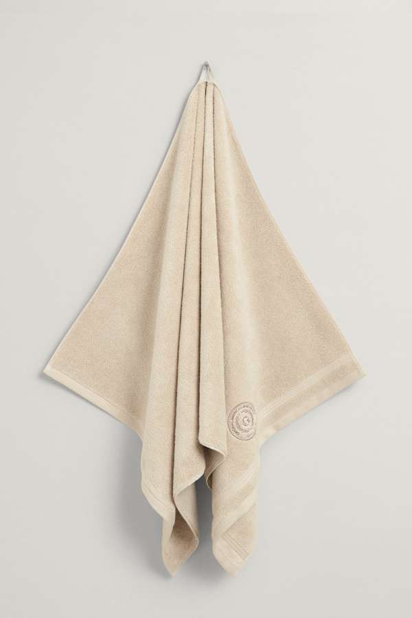 TÖRÜLKÖZŐ GANT CREST TOWEL 70X140 PUTTY