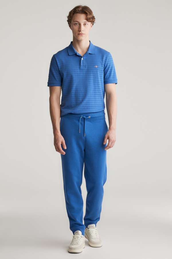 TRÉNINGNADRÁG GANT REG SHIELD SWEATPANTS RICH BLUE