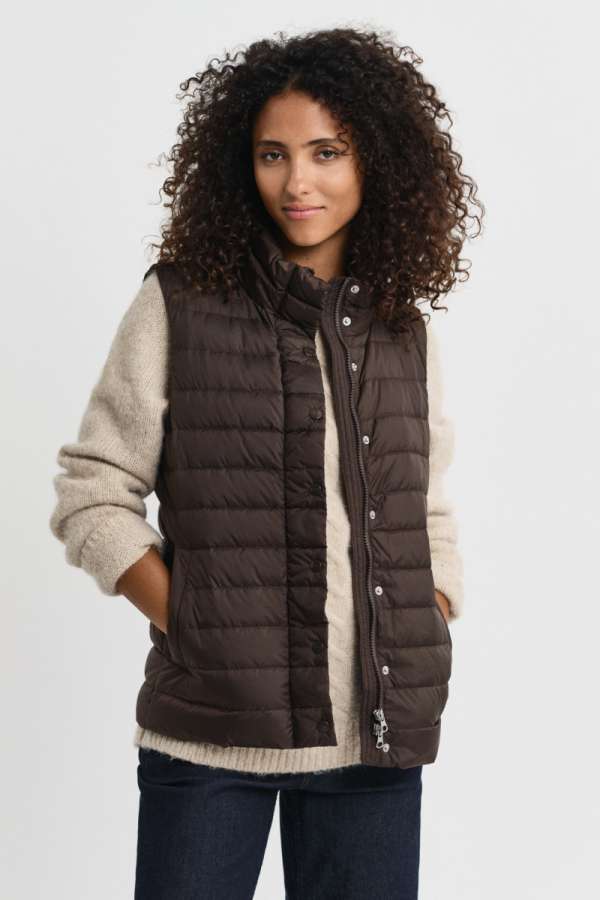 MELLÉNY GANT LIGHT DOWN VEST DEEP BROWN