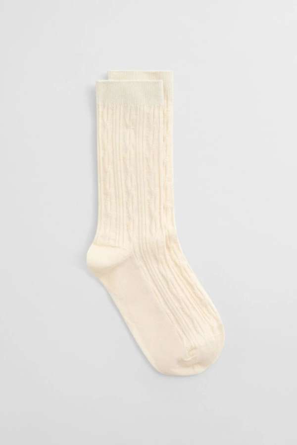 ZOKNI GANT CABLE KNIT SOCKS CREAM