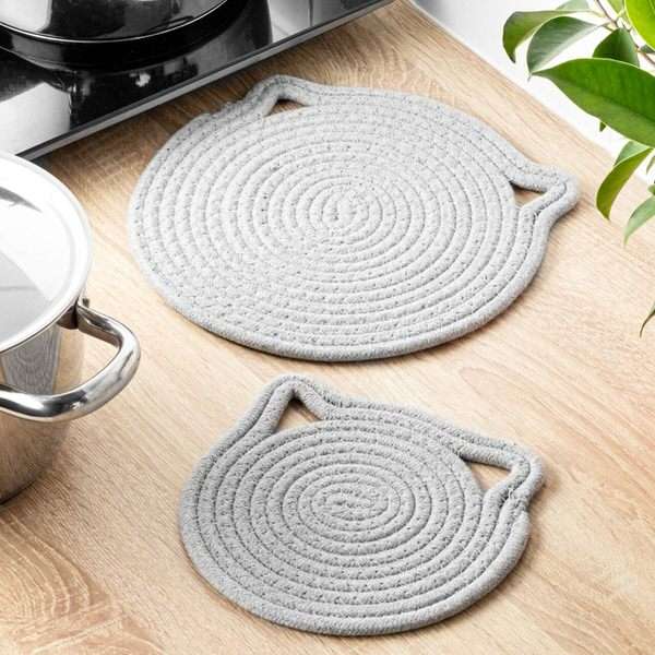 Macska formájú kötött edényalátét (2 darab)