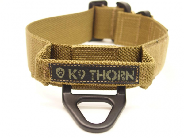 K9 Thorn Nyakörv fogantyúval Cobra-Bravo 45mm, barna prérifarkas