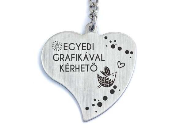 Személyre szabott feliratos szív medálos kulcstartó