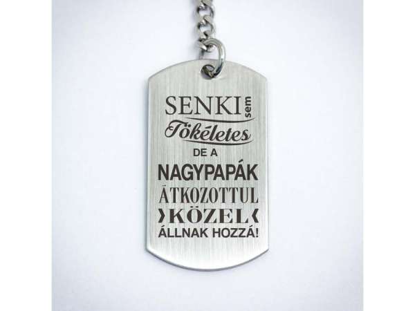 Senki sem tökéletes de a nagypapák acél medálos kulcstartó