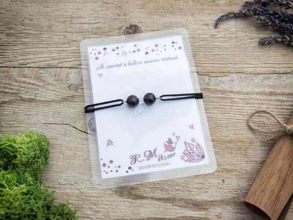 A szeretet a gránát angyal karkötő