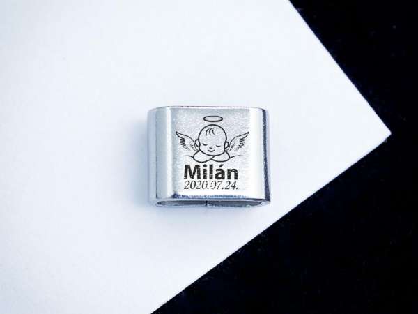 Kisangyal egyedi MoMents acél medál