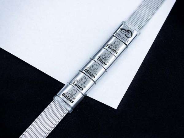 Egyedi 6 medálos MoMents acél karkötő