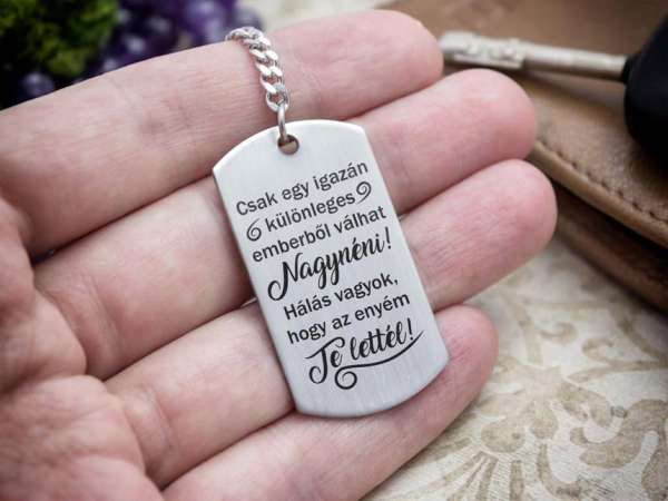 Te lettél a Nagynénim acél medálos kulcstartó