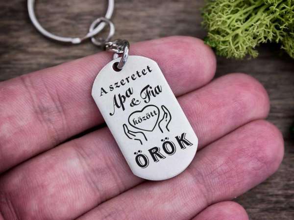 Szeretet apa és fia közt acél medálos kulcstartó