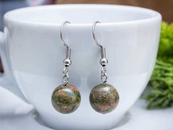 Unakit lógós fülbevaló 8mm