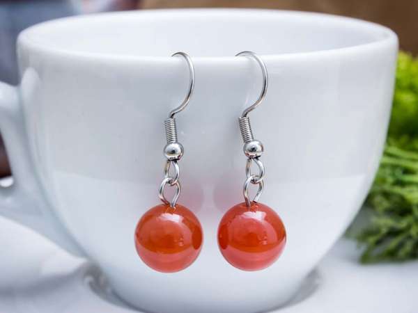 Karneol lógós fülbevaló 8mm