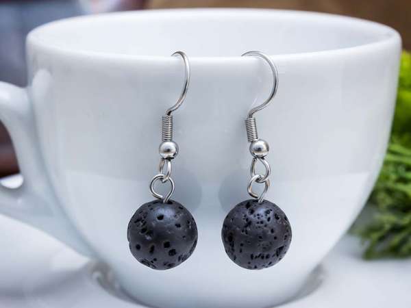 Láva lógós fülbevaló 8mm