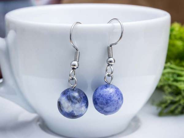 Szodalit lógós fülbevaló 8mm